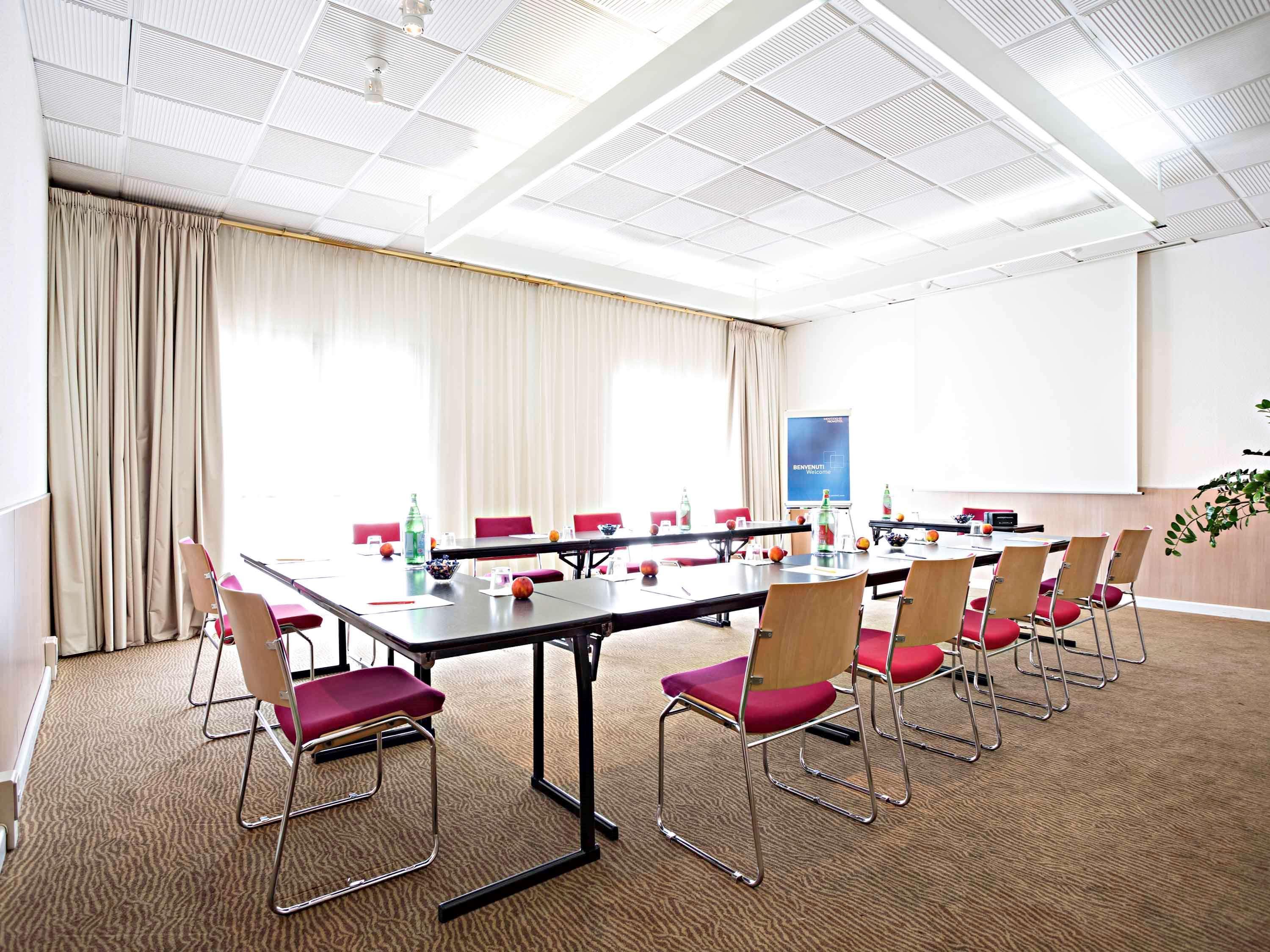 Novotel Caserta Sud Bagian luar foto