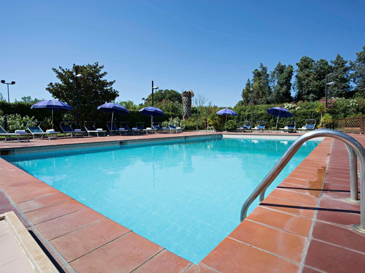 Novotel Caserta Sud Bagian luar foto