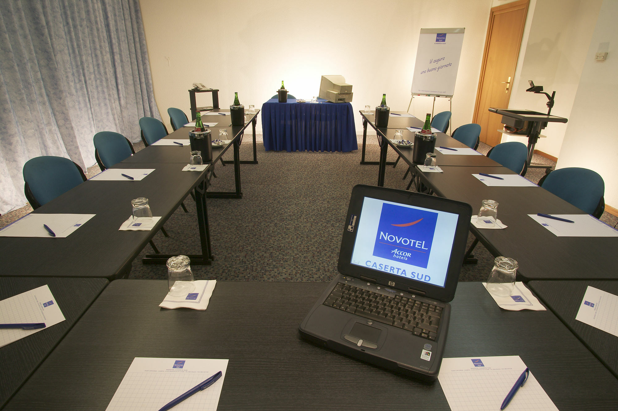 Novotel Caserta Sud Bagian luar foto